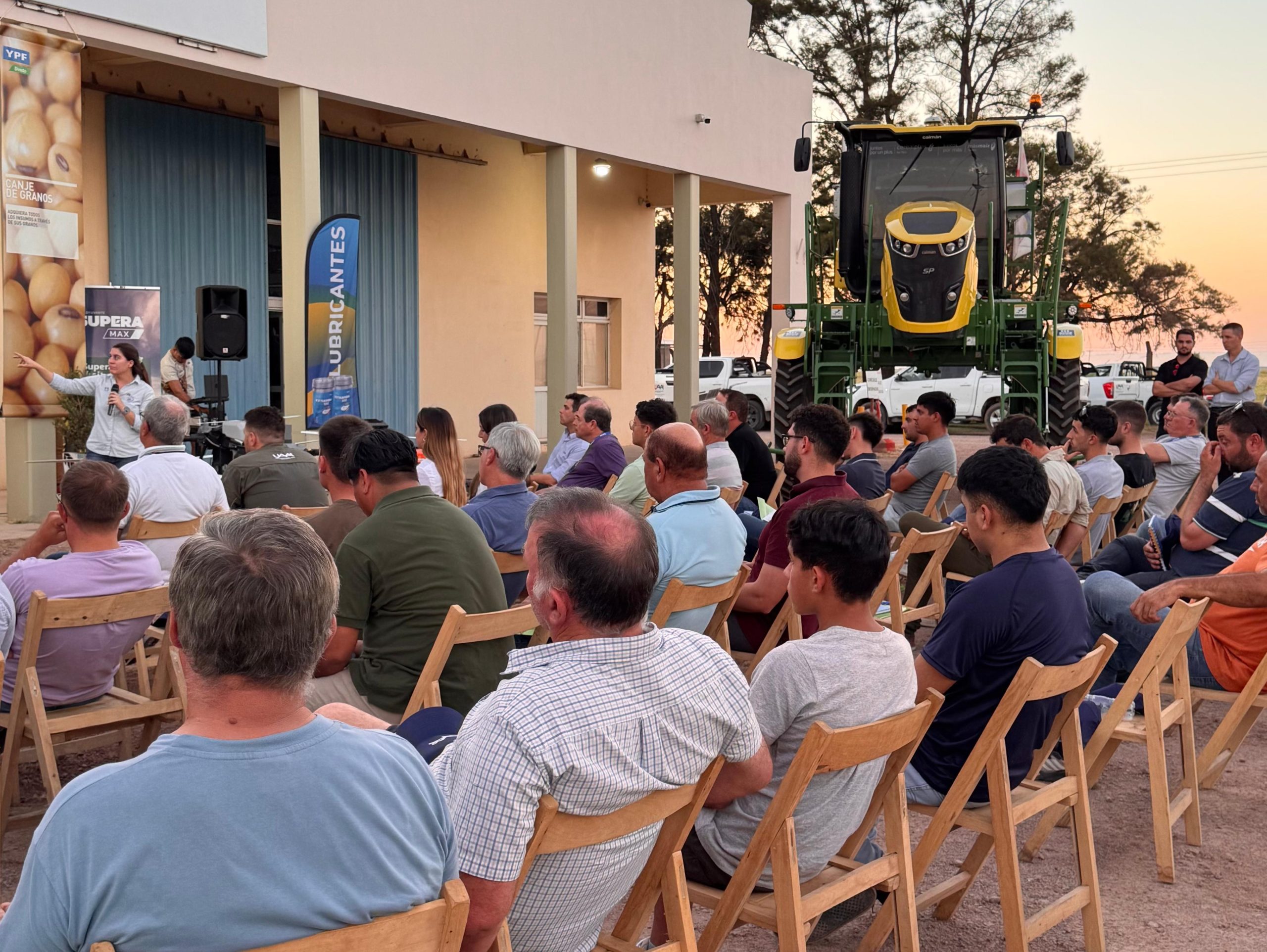 Lee más sobre el artículo La Unión Agrícola de Avellaneda presentó nuevos servicios y tecnologías en Bandera – Santiago del Estero