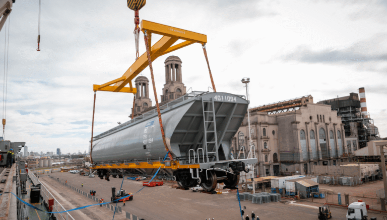 UAA avanza en la incorporación de nuevos vagones al ramal cerealero junto a Belgrano Cargas